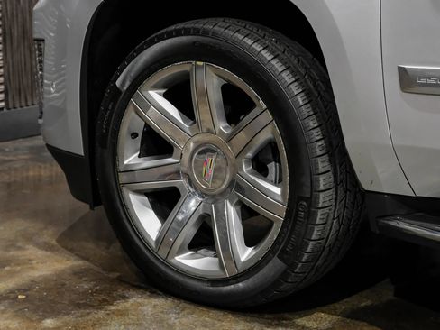Used 2019 Cadillac Escalade ESV Luxury AWD/4WD image 51