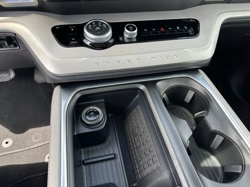 Used 2025 Ford Expedition Active AWD/4WD image 29