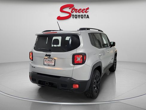 Used 2017 Jeep Renegade Altitude AWD/4WD image 4