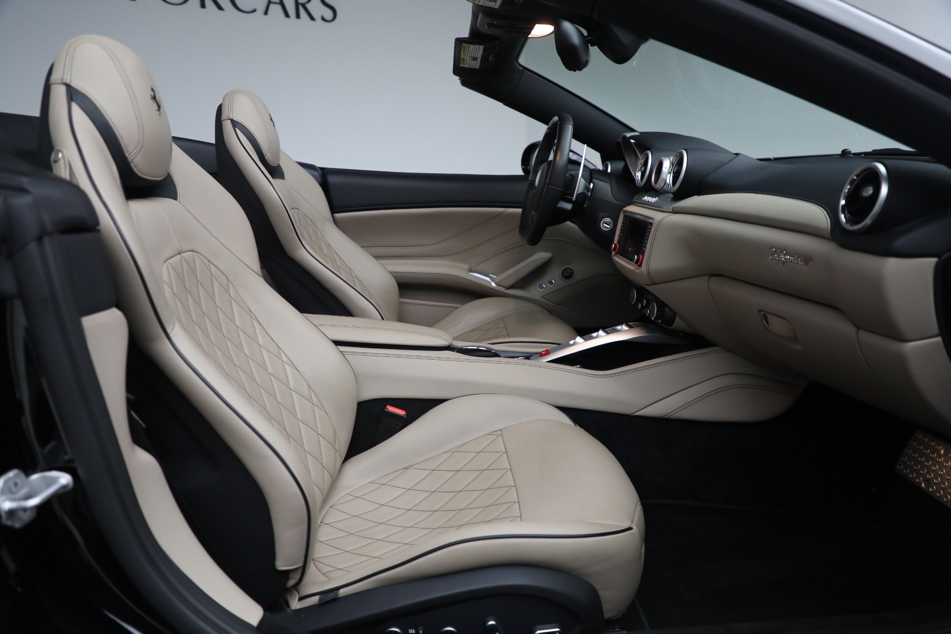 Certified 2016 Ferrari California T RWD image 20