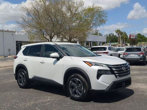 Certified 2026 Nissan Rogue SV FWD image 3