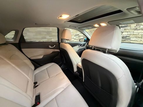 Used 2022 Hyundai Kona Limited image 31