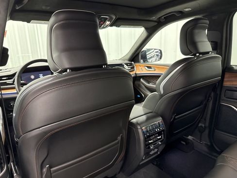 Used 2025 Jeep Grand Cherokee Summit AWD/4WD image 13