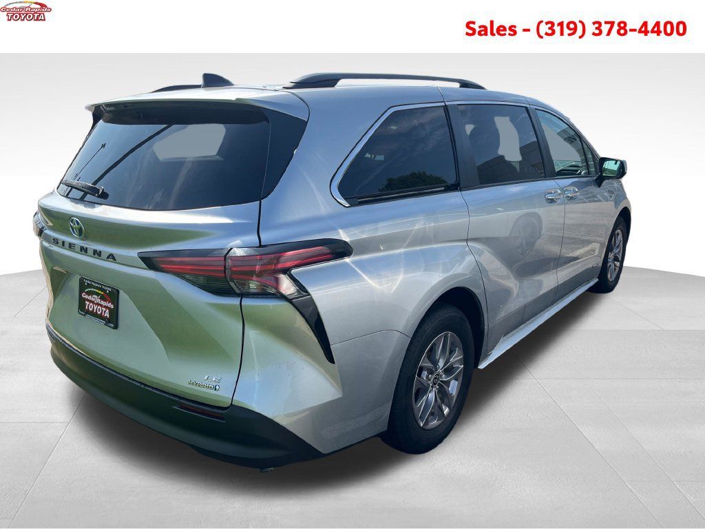 Certified 2021 Toyota Sienna LE FWD image 10