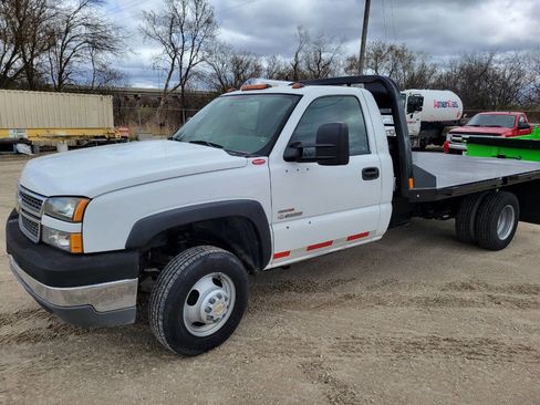 Used 2005 Chevrolet Silverado 3500 4X2 2dr Regular Cab w/ Heavy-Duty Power Package image 3