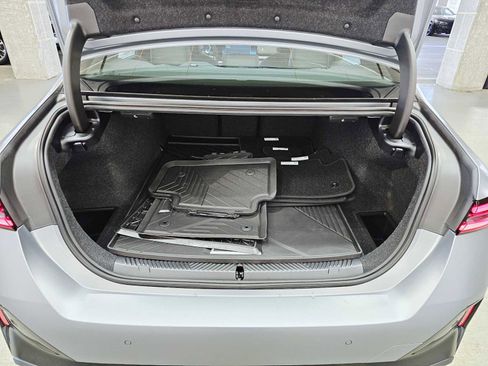 New 2026 BMW 540i xDrive w/ M Sport Package image 28