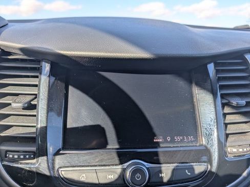 Used 2022 Chevrolet Trax LT w/ LT Convenience Package image 13