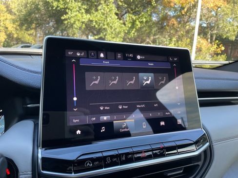 Used 2023 Jeep Compass Limited image 16