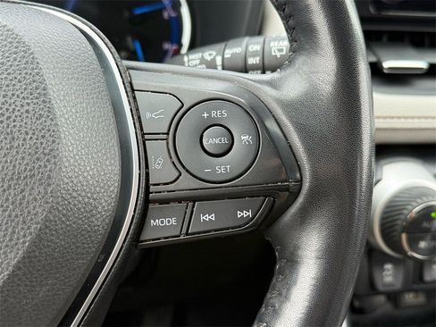 Used 2023 Toyota RAV4 XLE Premium image 18