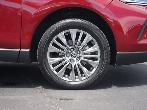Used 2023 Toyota Venza Limited AWD/4WD image 4