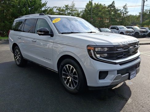 Used 2025 Ford Expedition Platinum AWD/4WD image 3