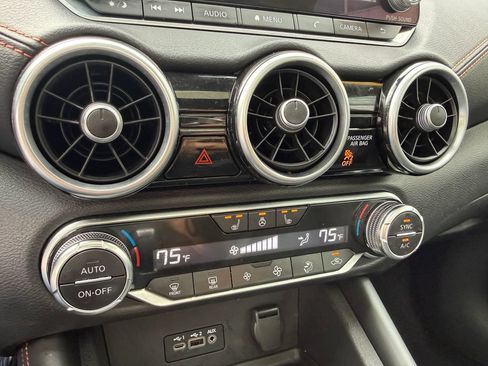 Used 2023 Nissan Sentra SR w/ SR Premium Package FWD image 21