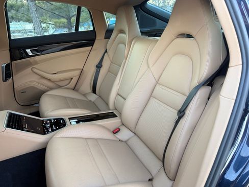 Used 2018 Porsche Panamera 4S image 39