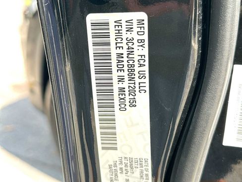Used 2022 Jeep Compass Latitude FWD image 22
