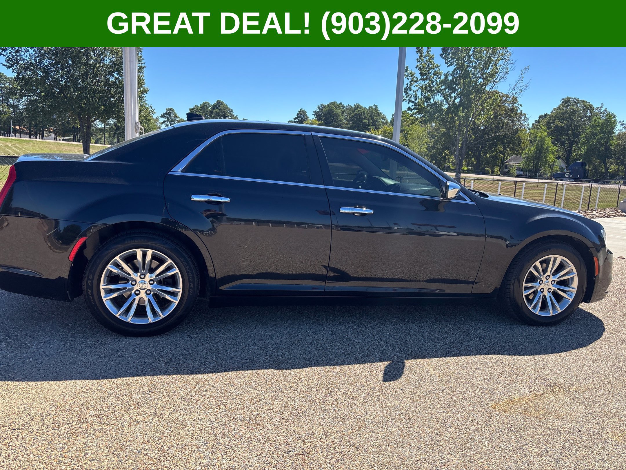 Used 2016 Chrysler 300 C RWD image 12
