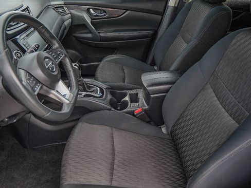 Used 2018 Nissan Rogue SV w/ Premium Package image 8