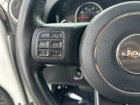 Used 2018 Jeep Wrangler Unlimited Sahara w/ Connectivity Group AWD/4WD image 19