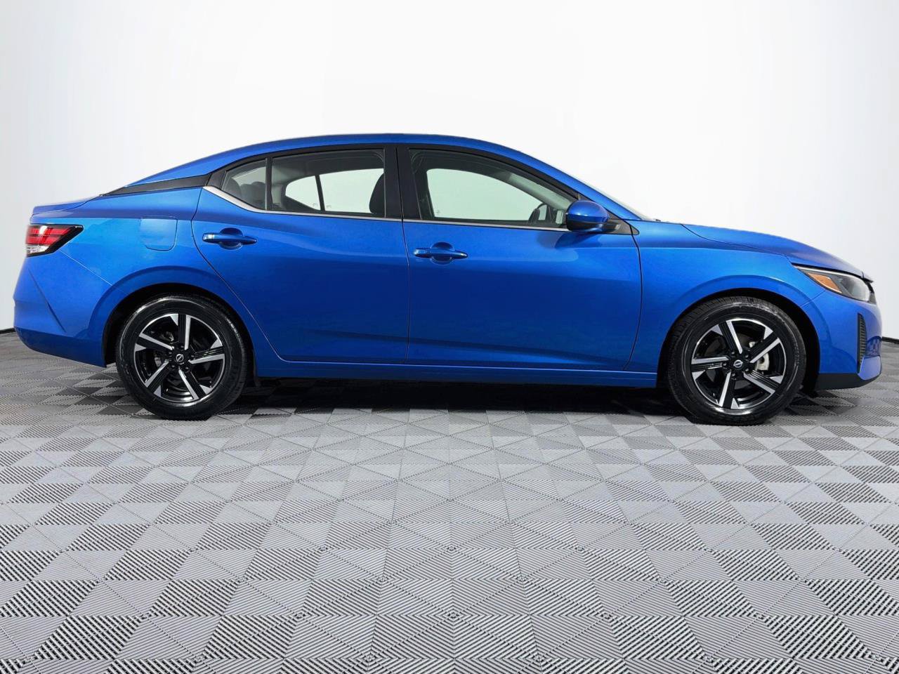 Used 2024 Nissan Sentra SV FWD image 26