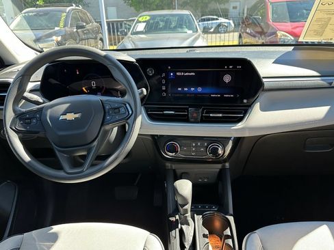 Used 2025 Chevrolet TrailBlazer LT FWD image 19