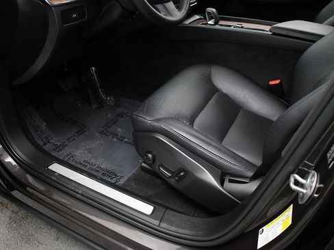 Used 2023 Volvo XC60 B5 Plus w/ Protection Package Premier image 24