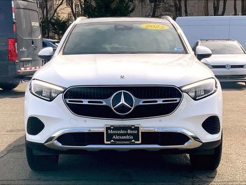 Used 2025 Mercedes-Benz GLC 300 4MATIC image 2