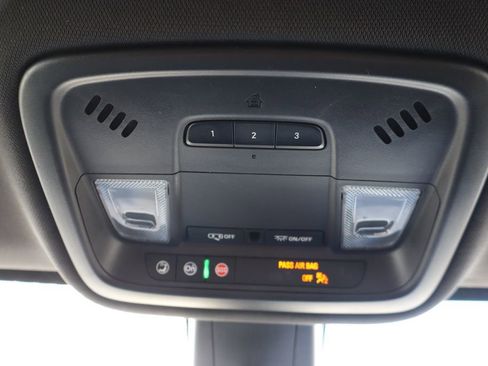 Used 2023 Chevrolet Traverse RS image 16