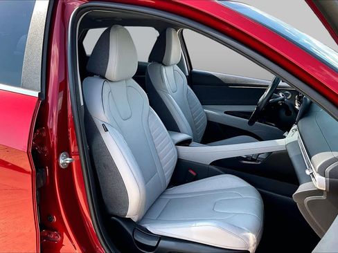 Used 2023 Hyundai Elantra Limited FWD image 9