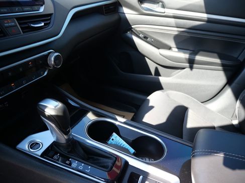 Used 2021 Nissan Altima 2.5 SV w/ SV Premium Package image 14