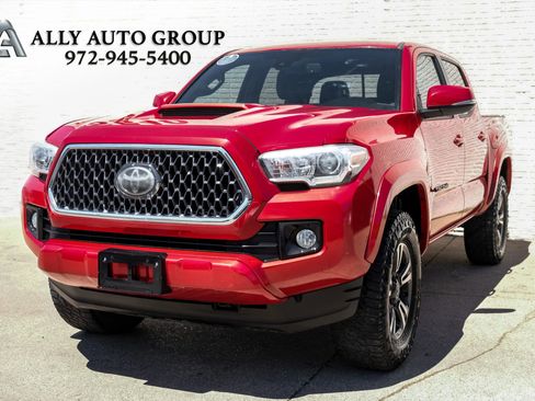 Used 2018 Toyota Tacoma TRD Sport w/ Technology Package image 1