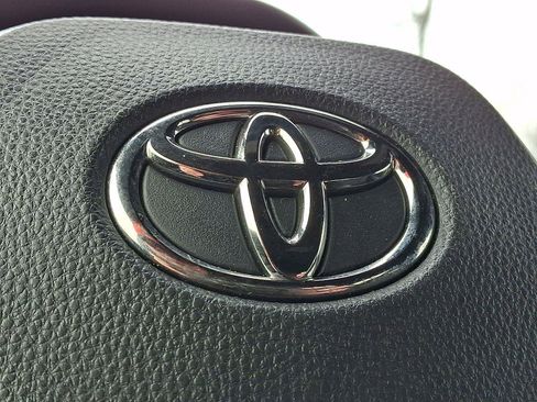 Used 2022 Toyota Corolla SE image 30