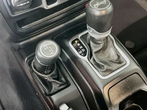 Used 2020 Jeep Wrangler Unlimited Sahara AWD/4WD image 18
