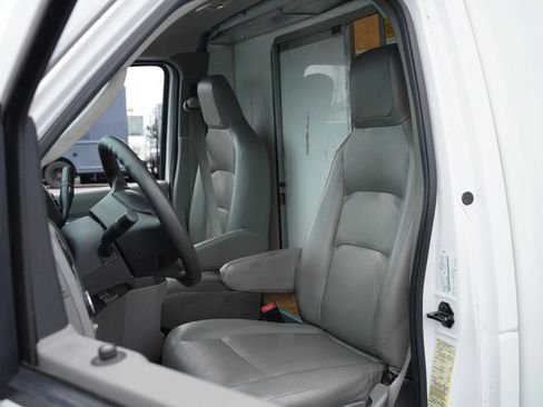 Used 2024 Ford E-450 and Econoline 450 Super Duty w/ Power Windows & Locks Group RWD image 24