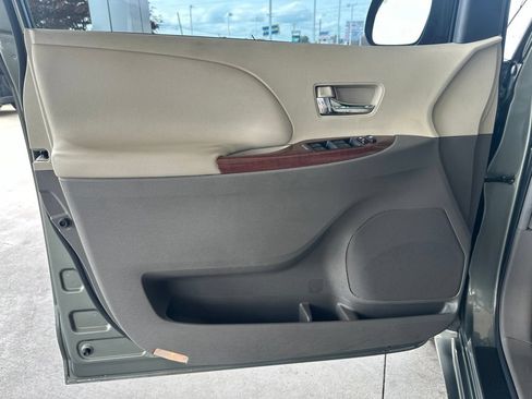 Used 2011 Toyota Sienna XLE FWD image 10