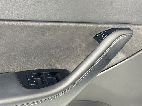 Used 2020 Tesla Model Y Long Range image 15