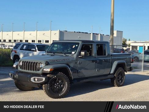 Used 2025 Jeep Gladiator Sport AWD/4WD image 1