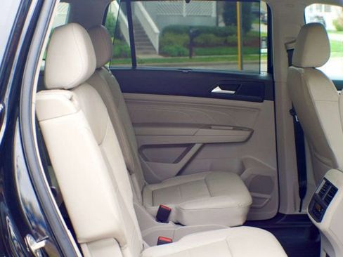 Used 2022 Volkswagen Atlas SE image 46