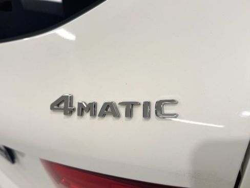 Used 2019 Mercedes-Benz GLC 300 4MATIC image 11