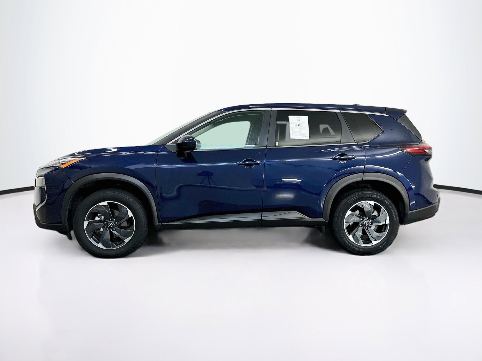 Used 2025 Nissan Rogue SV AWD/4WD image 4