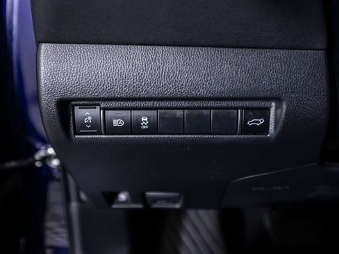 Used 2024 Toyota Venza LE image 32