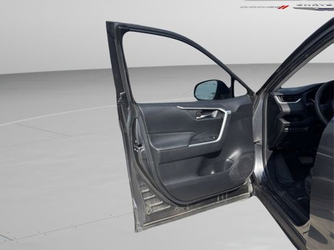 Used 2019 Toyota RAV4 XLE image 14