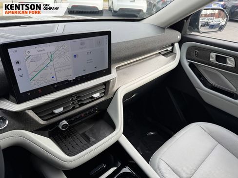 Used 2025 Ford Explorer Platinum w/ LUX Leather Package image 21