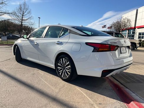 Used 2025 Nissan Altima 2.5 SV image 8
