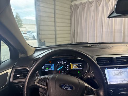 Used 2019 Ford Fusion SE image 22
