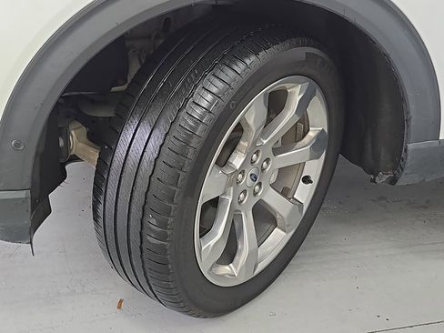 Used 2020 Ford Explorer Platinum w/ Premium Technology Package image 34