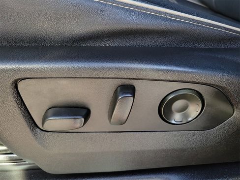 Used 2023 Chevrolet Suburban Premier image 20