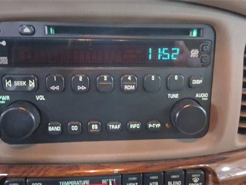 Used 2004 Buick Le Sabre Custom image 25