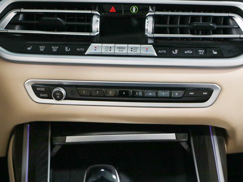 Used 2022 BMW X7 xDrive40i w/ Cold Weather Package image 20