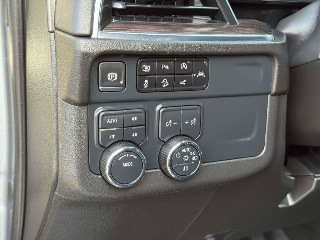 Used 2025 Chevrolet Suburban Z71 AWD/4WD image 10