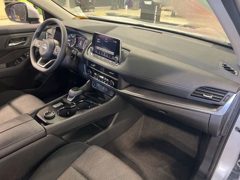 Certified 2024 Nissan Rogue SV image 23
