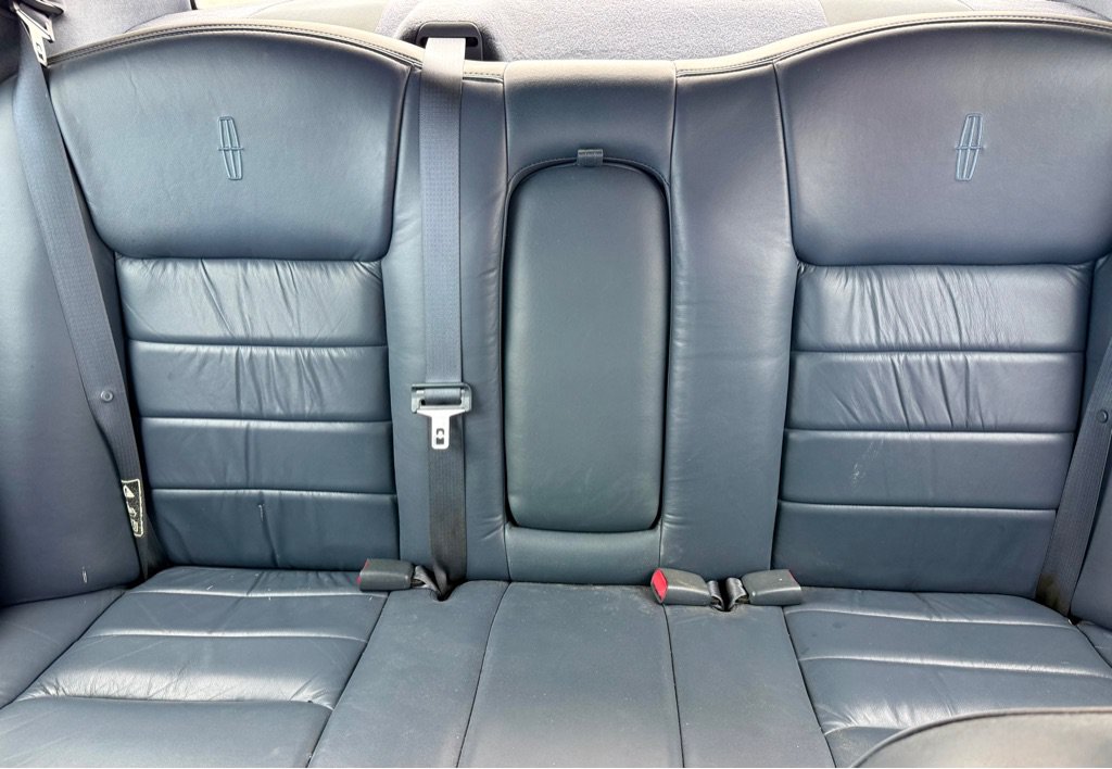 Used 1999 Lincoln Town Car Signature RWD image 15